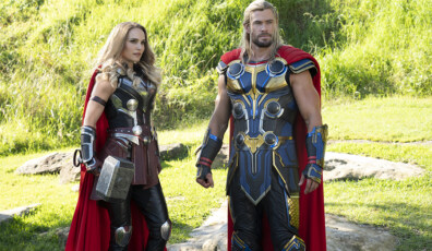 (L-R): Natalie Portman as Mighty Thor and Chris Hemsworth as Thor in Marvel Studios' THOR: LOVE AND THUNDER. Photo by Jasin Boland. ©Marvel Studios 2022. All Rights Reserved.