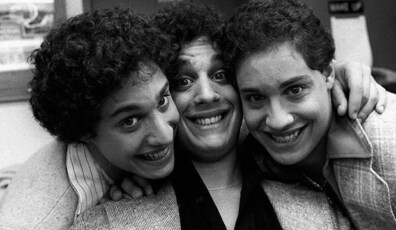 Three Indentical Strangers - Documental

Incluso cuando ya estaba al tanto de uno o dos de los muchos giros, eso no me arruinó este emocionante documental que te mantiene en el vilo de tu asiento, desde el principio hasta el final.