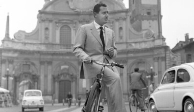 Vigevano (PV), Settembre 1963
Film "Il maestro di Vigevano" 1963 di Elio Petri
Nella foto: l'attore Alberto Sordi in una pausa durante la lavorazione del film in Piazza Ducale
@AdalbertoGuarnerio/AF [524268]
===================================
Alberto Sordi in a break during the making of Elio Petri's movie 'Il maestro di Vigevano' in Piazza Ducale (1963)