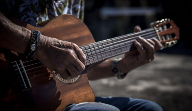 andremort_playing_guitarrilla_--ar_169_--raw_--v_7_f41b73c1-ef0a-4c4d-803e-541a9b88c4b8_1