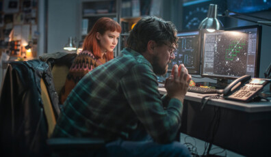 DON'T LOOK UP (L to R) JENNIFER LAWRENCE as KATE DIBIASKY, LEONARDO DICAPRIO as DR. RANDALL MINDY. Cr. NIKO TAVERNISE/NETFLIX © 2021