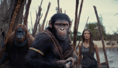 (L-R): Raka (played by Peter Macon), Noa (played by Owen Teague) , and Freya Allan as Nova in 20th Century Studios' KINGDOM OF THE PLANET OF THE APES. Photo courtesy of 20th Century Studios. © 2024 20th Century Studios. All Rights Reserved.