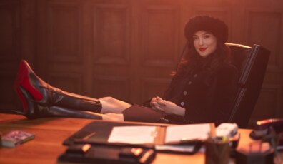RED NOTICE - Gal Gadot is the world’s most wanted art thief “The Bishop” in Netflix's RED NOTICE. Directed and written by Rawson Marshall Thurber, RED NOTICE is releasing November 12, 2021. Cr: Frank Masi / Netflix © 2021