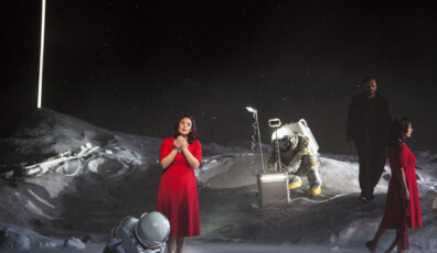 Opéra National de Paris 2017/18
             
LA BOHÈME
Direction musicale: Gustavo Dudamel
Mise en scène: Claus Guth
Décors: Etienne Pluss
Costumes: Eva Maria Dessecker
Lumières: Fabrice Kebour
Chorégraphie: Teresa Rotemberg
Dramaturgie: Yvonne Gebauer

Photo shows: S.Yoncheva, A.Ayan