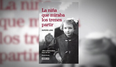 la niña que miraba los trenes partir