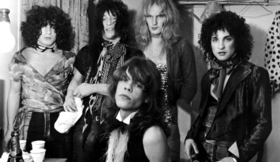 Influential American glam rock band the New York Dolls in their dressing room, 30th October 1972. Standing, left to right: Jerry Nolan, Johnny Thunders, Killer Kane and Sylvain Sylvain. Seated: singer David Johannson. (Photo by P. Felix/Daily Express/Hulton Archive/Getty Images)