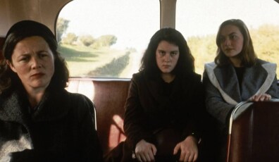 Heavenly Creatures (1994) - Drama Psicológico

Un film perturbador que mezcla la fantasía oscura con un horror escalofriantemente psicológico - Peter Jackson no se autocensura y nos presenta esta aterradora dramatización del crimen ocurrido allá en el 1954 en su tierra natal de Nueva Zelanda.